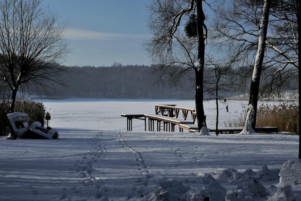 Stajnia Sarnowek Nad Jeziorem Rozany Rozajny Wielkie Exterior foto